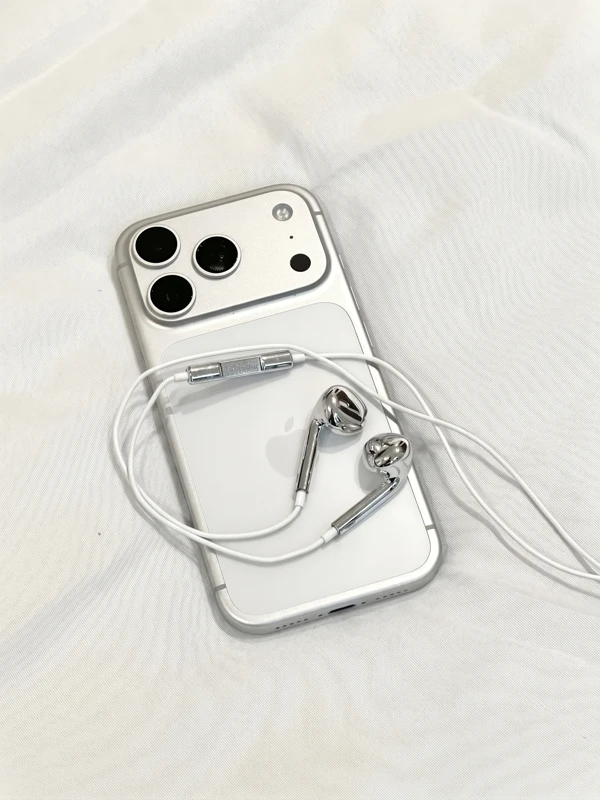 Chrome Wired Earbuds with 3.5mm and C Type Jack In-Ear Headphones Noise Isolation Built-in Microphone Volume Control Compatible with Smartphones - Image 5